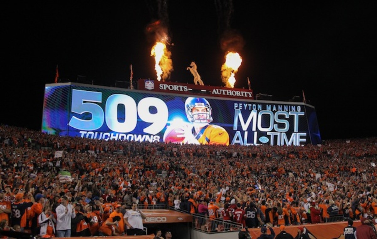 manning-career-touchdown-record.jpg
